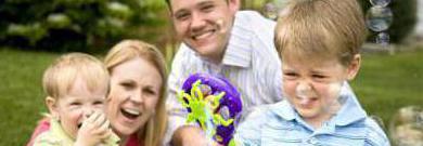 Family-bubbles(iStock_000001568922Me_1417.jpg